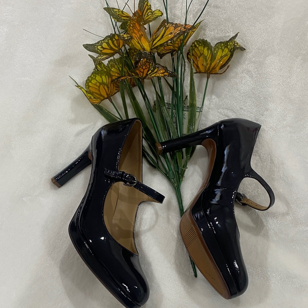 NATURALIZER Black Patent Mary Jane Heels. Size 8N - Picture 4 of 6